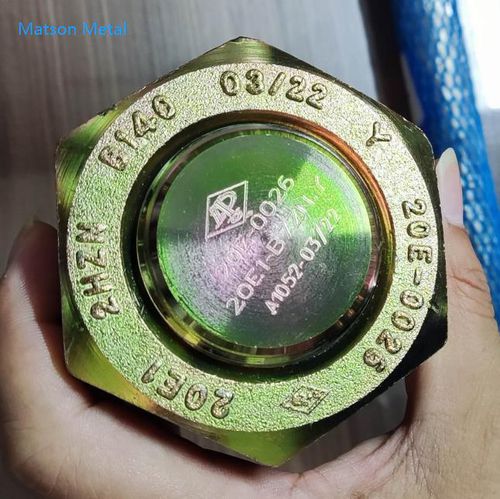 Болт и колпачок гайки Болт-Гайка-01