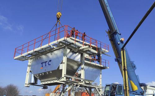 Dry materials silo wool