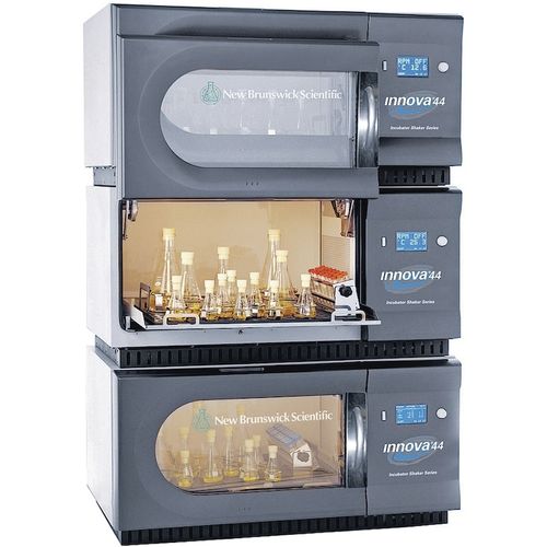 Natural convection incubator Innova® 4 seriesrefrigeratedstackablewith laboratory shaker