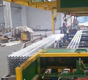 Automatic stacking machine for aluminum profiles