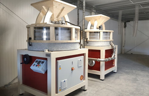 Мельница с точильными камнями ПРО100горизонтальнаяпищевая440В трехфазная