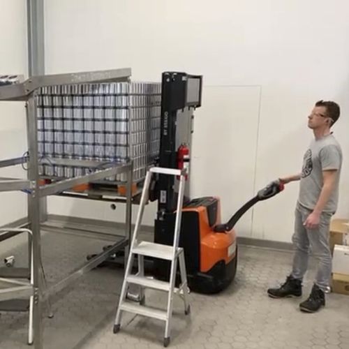 Депаллетизатор слоев для полуавтоматического розлива банок