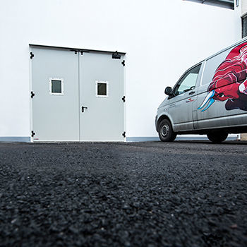 Распашная дверь FLY STEELиз сталиизолированнаядля интерьера