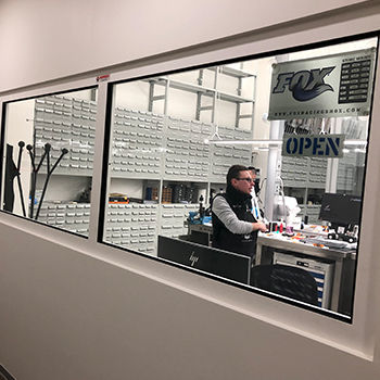 Распашная дверь стекляннаяогнестойкаяизолированная