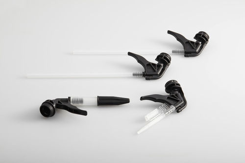 Ручной дозатор клея с распылителем.