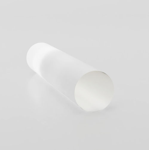 Кристалл иттрий-алюминиевого граната (Yb:YAG), легированный иттербием, оптический лазер