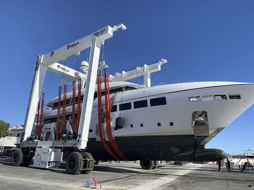 Мобильный козловой кран MBH 300для погрузки судов