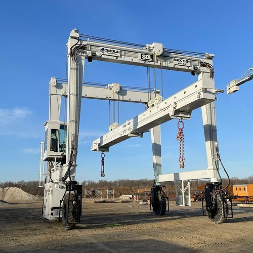 Rubber-tired straddle carrier MST 55for precast beamsfor heavy loads