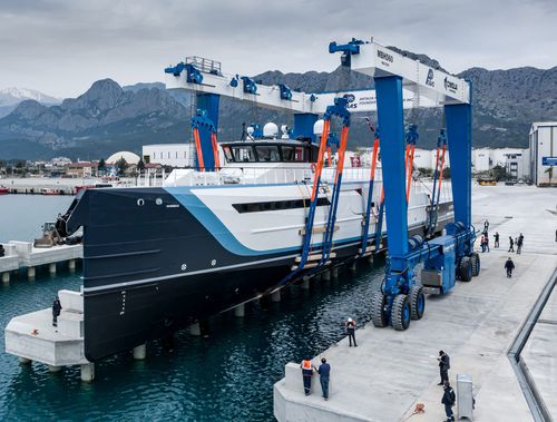 Мобильный козловой кран MBH 560для морского применениядля погрузки судов