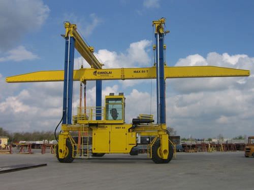 Кран козловой на пневмоколесном ходу МСТ 65 - 19 специального назначения