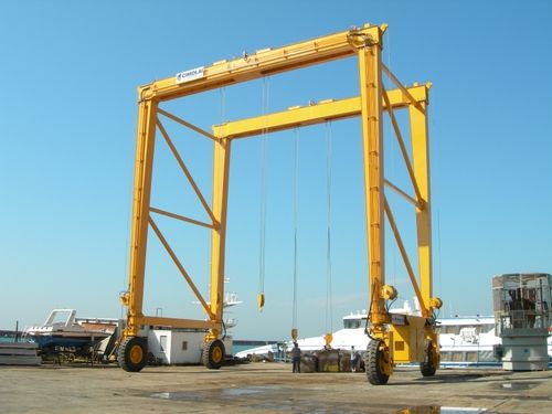 Кран козловой на пневмоколесном ходу МСТ 5