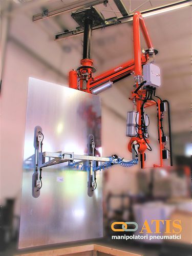Пневматический манипулятор ATISmirus 100с захватом для зеркалдля листового металла