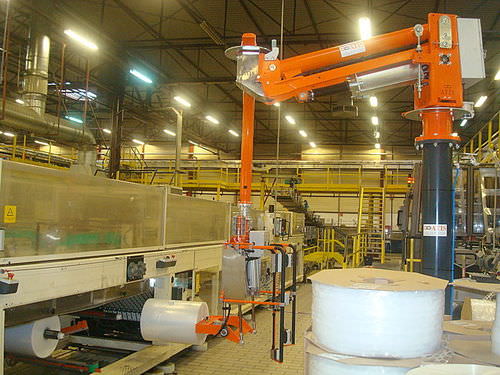 Pneumatic manipulator ATISmirus 100with gripping toolcoil