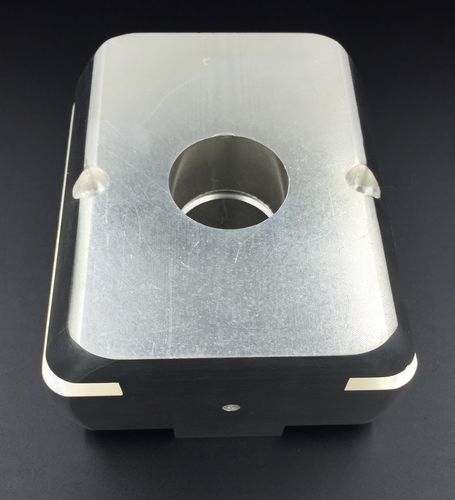 Винтовое соединение клеммной колодки для монтажа на панелимедь