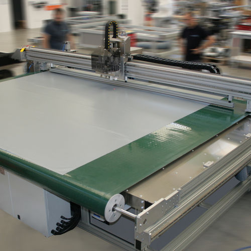 Режущий плоттер с ЧПУ SM-325-TAс конвейером