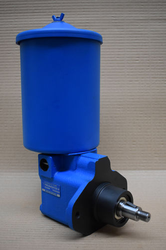 Hydraulic rotary vane pump VTM42-60-50-20hydraulically-operatedfor industrial applicationswith tank