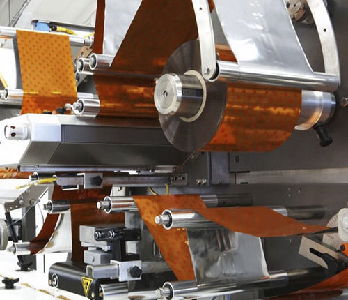 Упаковочная машина для упаковки в флоу-упаковку FT120, роботизированная с сервоприводом и управлением от ПЛК