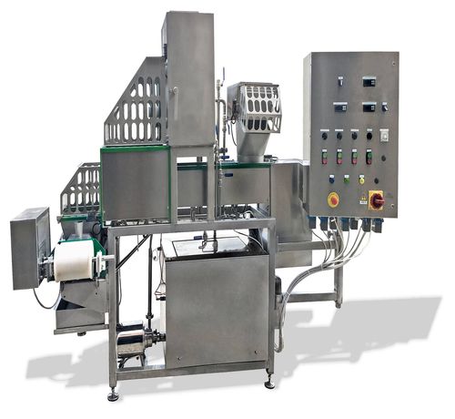 Automatic cheese molding machine