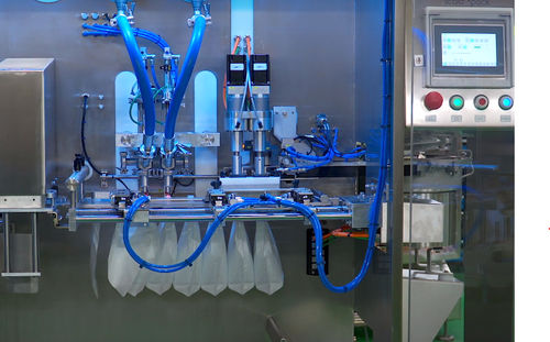 Многоголовочная автоматическая машина для наполнения и укупорки пищевых продуктовпромышленная