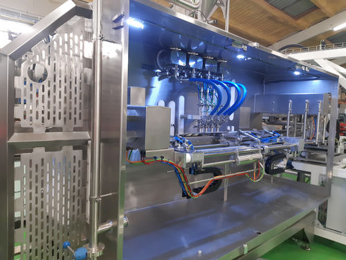 Многоголовочная автоматическая машина для наполнения и укупорки пищевых продуктов