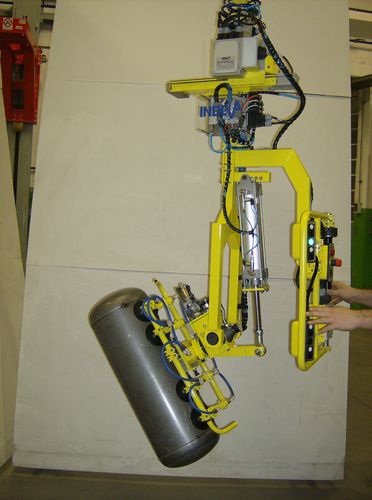 Вакуумный манипулятор для огнетушителейтрос