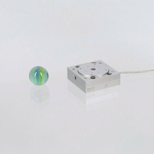 Поворотный столик SR-3211, совместимый с пьезозамкнутым контуром и вакуумом