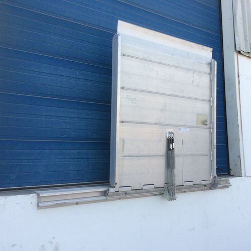 Погрузочная рампа серии ГАЗскладная с ручным управлением