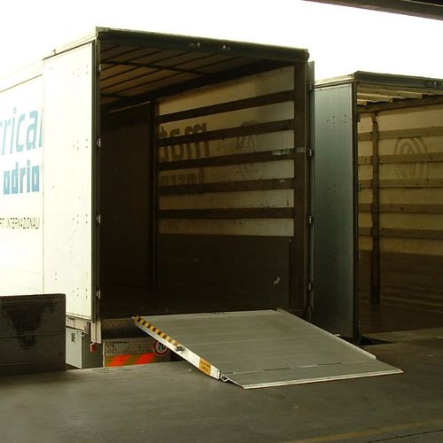 Погрузочная рампа серии PLUSгрузовикмобильныйручной