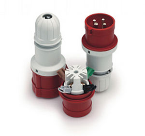 Вилка и розетка IEC серии OPTIMAIP67