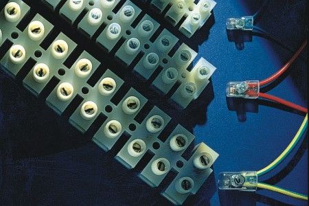 Клеммный блок для сборных шин серии CONNECTOвинтовые соединения с пластиковой изоляцией