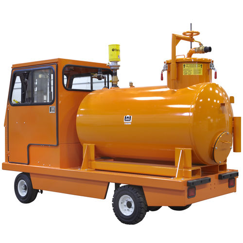 Industrial vacuum cleaner oil and chipelectric