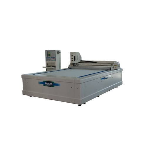 Multi-ply fabric cutting machine BF EVsharp-knifefor PVCtextile