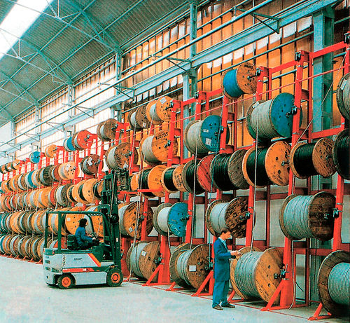 Полка для кабельного барабана RF8запираемая