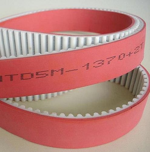 Зубчатый ремень с полиуретановым покрытием, устойчивый к истиранию