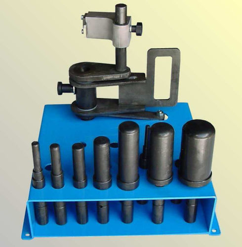 Настольная машина для зачистки шлангов EDM50