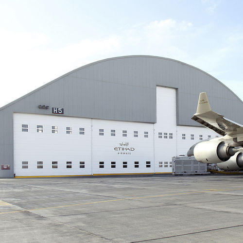 Дверь для авиационного ангара многостворчатая тканевая