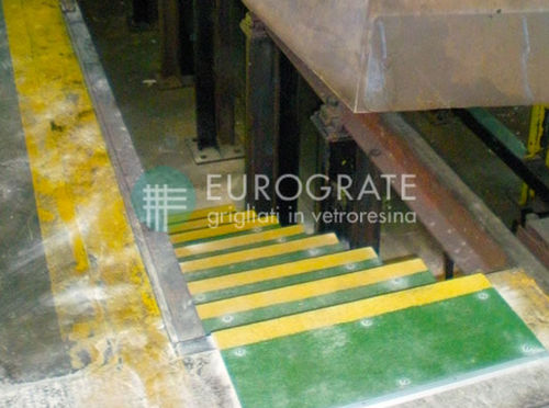 Напольное покрытие из стеклопластика кварцкремнеземпротивоскользящее