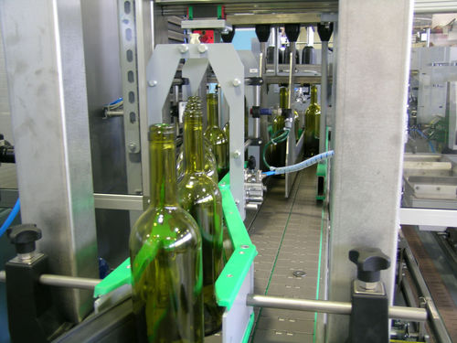 Lane divider for conveyorsbottle
