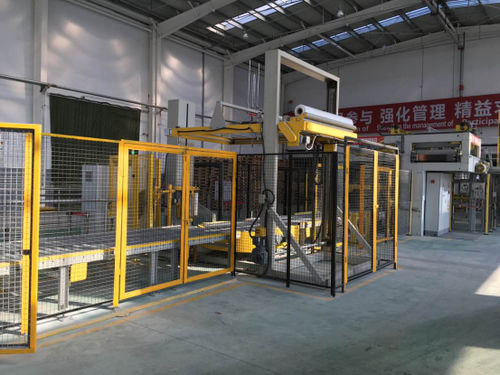 Вертикальная упаковочная машина FM-1800автоматическаяпаллет