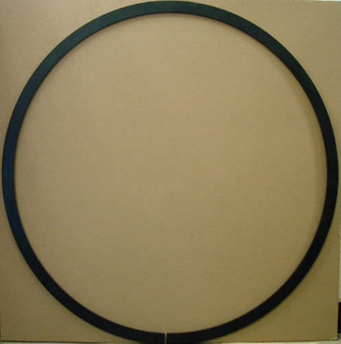 Wind turbine retaining ring