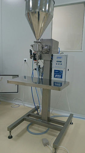 Полуавтоматическая разливочная машина ДКмультиконтейнер для жидких продуктов поршневая