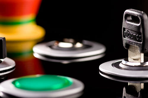 Выключатель кнопочный с ключом IP65 электромеханический