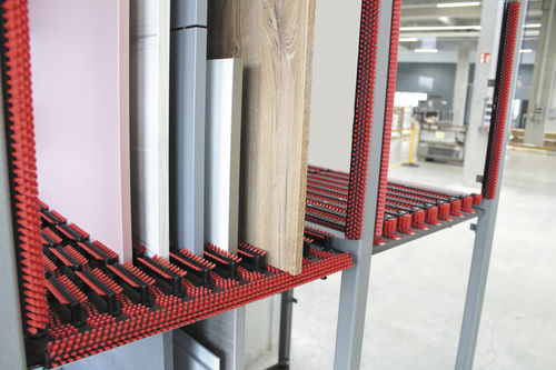 Конвейерная щетка TRW-System, поддерживающая защитный пластик