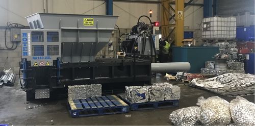 Пакетировочный пресс горизонтальный серии RAс вертикальной загрузкойдля металловавтоматический