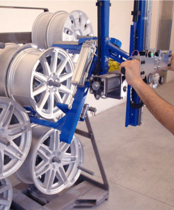 Пневматический манипулятор manipolatore pneumoniao per cerchioni с захватным инструментомдля механических компонентовстолб