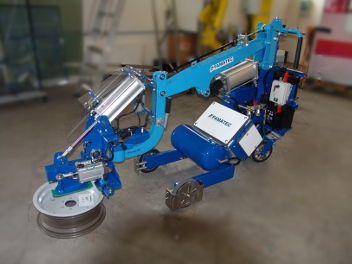 Handling manipulator for wheelspartsfor molds