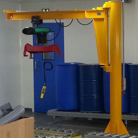 Подъем стрелы колонны краном