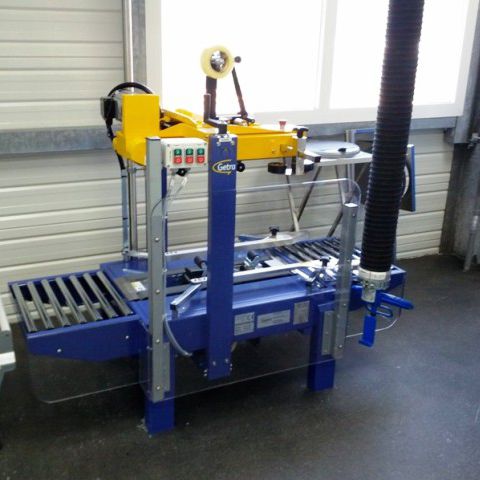 Машина для запечатывания коробок клейкой лентой