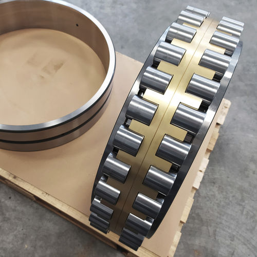 Цилиндрический роликоподшипник глубокий, двухрядный, из углеродистой стали.