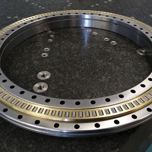 Цилиндрический роликоподшипник с глубокими канавками, аксиальный, из углеродистой стали.